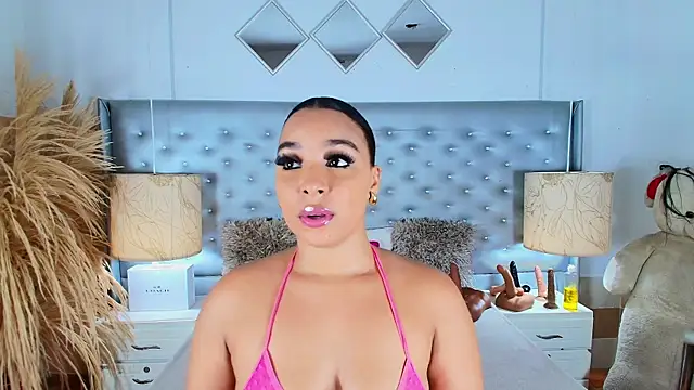 EileenBenzon online show from 03/17/25, 03:57