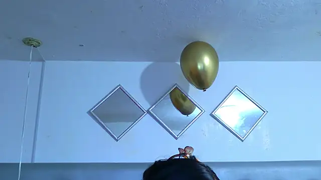 EileenBenzon online show from 04/11/26, 05:01