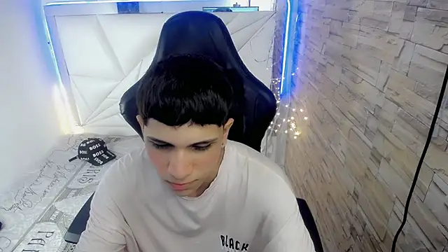 Snapshot of Brayan_lopezz chatting on 12/04/24, 01:53 Brayan lopezz online show from 12/04/24, 01:53