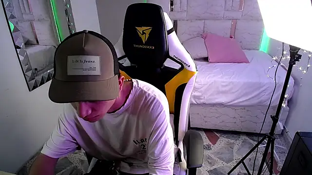 Snapshot of Brayan_lopezz chatting on 01/07/25, 01:14 Brayan lopezz online show from 01/07/25, 01:14