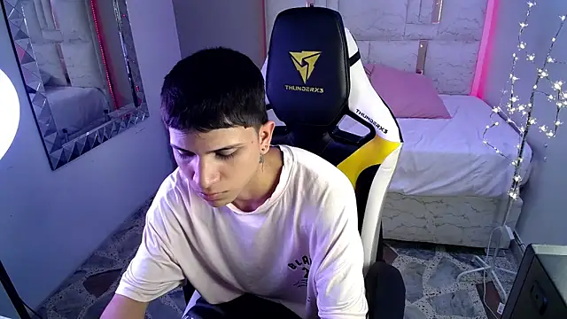 Snapshot of Brayan_lopezz chatting on 01/07/25, 04:27 Brayan lopezz online show from 01/07/25, 04:27