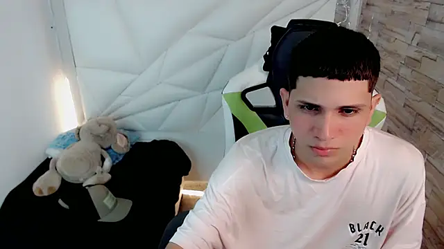 Snapshot of Brayan_lopezz chatting on 02/04/25, 12:44 Brayan lopezz online show from 02/04/25, 12:44