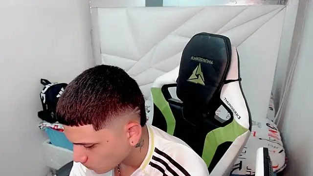 Brayan lopezz online show from 01/16/26, 01:26