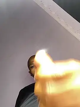 Snapshot of BlueIceCube chatting on 02/23/25, 02:04 BlueIceCube online show from 02/23/25, 02:04