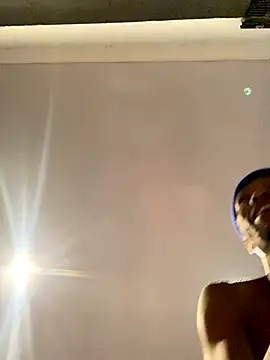 Snapshot of BlueIceCube chatting on 09/28/25, 05:35 BlueIceCube online show from 09/28/25, 05:35