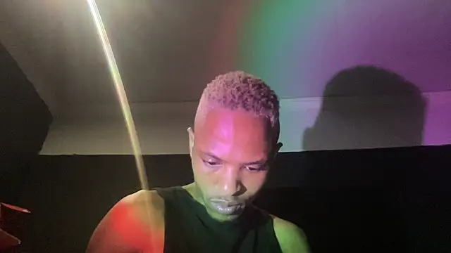 Snapshot of BlueIceCube chatting on 10/14/25, 04:30 BlueIceCube online show from 10/14/25, 04:30