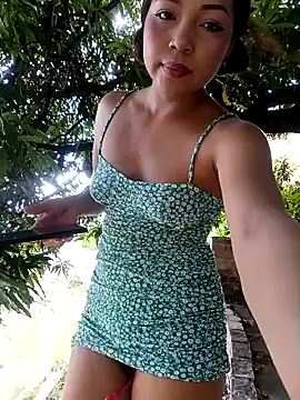 Snapshot of sweet_outdoor_charm chatting on 12/18/24, 06:35 sweet outdoor charm online show from 12/18/24, 06:35