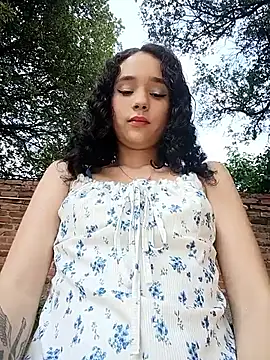 sweet outdoor charm online show from 02/14/26, 07:43