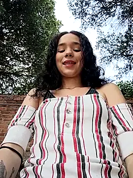 sweet outdoor charm online show from 03/20/26, 07:52