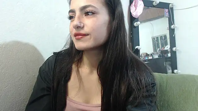Snapshot of skinny_sweet2411 chatting on 06/18/26, 06:24 skinny sweet2411 online show from 06/18/26, 06:24
