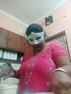 Snapshot of seemi_bhabhi chatting on 01/14/25, 08:09 seemi bhabhi online show from 01/14/25, 08:09