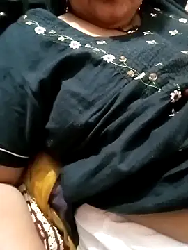 Snapshot of seemi_bhabhi chatting on 01/26/25, 03:47 seemi bhabhi online show from 01/26/25, 03:47