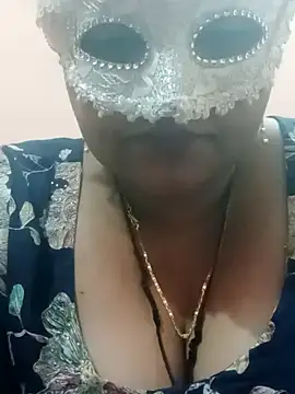 Snapshot of seemi_bhabhi chatting on 02/08/25, 11:45 seemi bhabhi online show from 02/08/25, 11:45