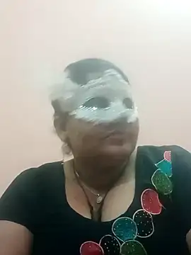 Snapshot of seemi_bhabhi chatting on 03/05/25, 05:18 seemi bhabhi online show from 03/05/25, 05:18