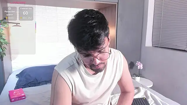 Edward max online show from 04/16/26, 03:51