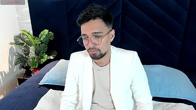 Edward max online show from 04/18/26, 03:32