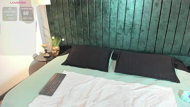 Edward max online show from 04/22/26, 03:20