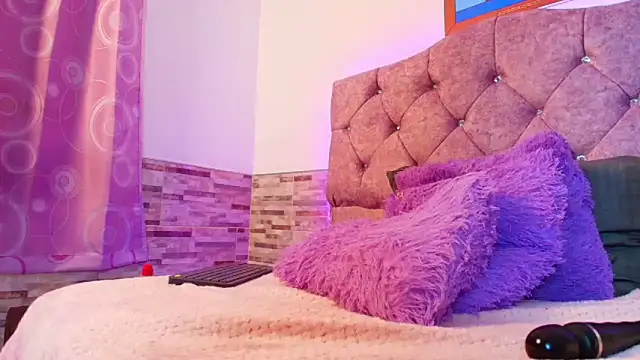 Snapshot of Melannytaylor chatting on 03/12/25, 03:29 Melannytaylor online show from 03/12/25, 03:29