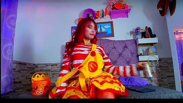 Snapshot of Melannytaylor chatting on 10/31/25, 09:05 Melannytaylor online show from 10/31/25, 09:05