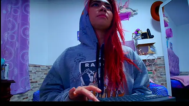 Snapshot of Melannytaylor chatting on 12/05/25, 08:38 Melannytaylor online show from 12/05/25, 08:38