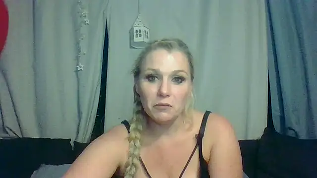 Snapshot of DevilsAngel13 chatting on 10/07/25, 02:53 DevilsAngel13 online show from 10/07/25, 02:53