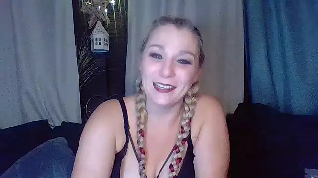 Snapshot of DevilsAngel13 chatting on 10/08/25, 09:34 DevilsAngel13 online show from 10/08/25, 09:34