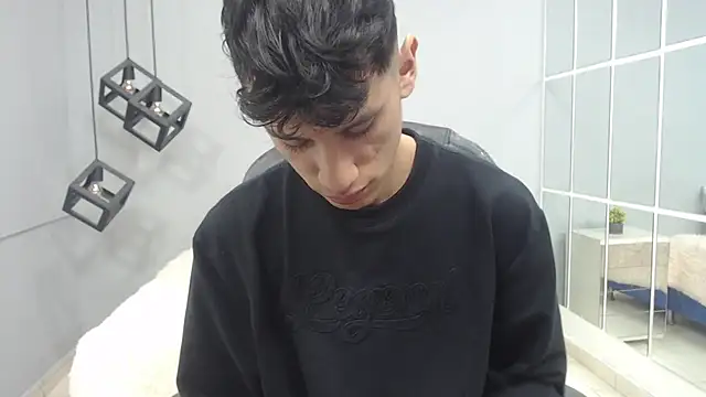 Snapshot of alan_ws chatting on 12/15/24, 10:26 alan ws online show from 12/15/24, 10:26