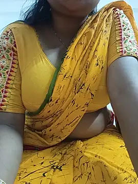 Snapshot of Priya_2222 chatting on 05/16/26, 07:01 Priya 2222 online show from 05/16/26, 07:01