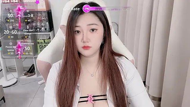 Snapshot of Stars_Elyn chatting on 10/13/25, 11:54 Stars Elyn online show from 10/13/25, 11:54