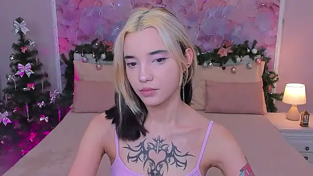 as1an girlfriend online show from 12/29/24, 10:45