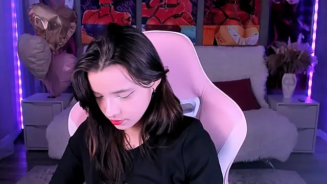 as1an girlfriend online show from 04/04/26, 08:34