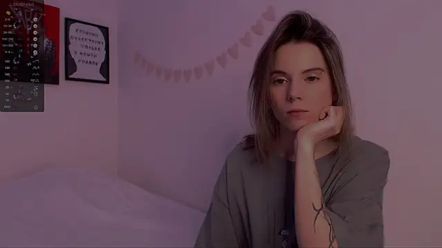 Snapshot of _ni_kiss chatting on 12/17/24, 11:27 ni kiss online show from 12/17/24, 11:27