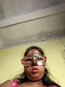 Snapshot of tinabhabhi chatting on 10/12/25, 10:25 tinabhabhi online show from 10/12/25, 10:25