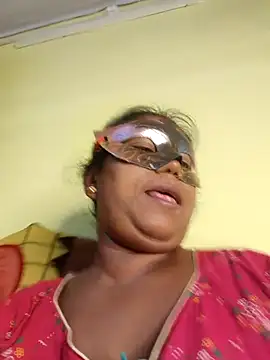 Snapshot of tinabhabhi chatting on 10/15/25, 11:32 tinabhabhi online show from 10/15/25, 11:32