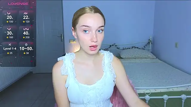 Snapshot of Wild_Sophie_ chatting on 10/05/25, 04:49 Wild Sophie online show from 10/05/25, 04:49