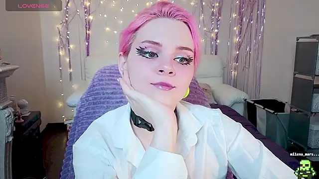 Snapshot of One_Moment_ chatting on 12/02/24, 12:30 One Moment online show from 12/02/24, 12:30