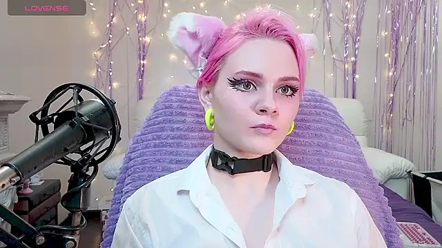 Snapshot of One_Moment_ chatting on 12/02/24, 06:41 One Moment online show from 12/02/24, 06:41