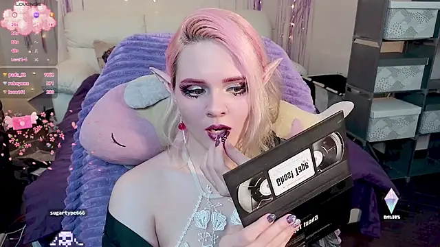 Snapshot of One_Moment_ chatting on 12/18/24, 04:09 One Moment online show from 12/18/24, 04:09