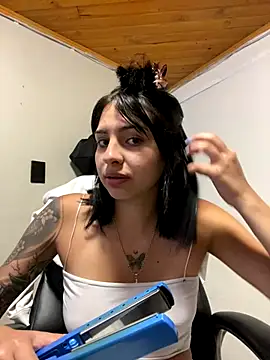 Hilary pinkk online show from 10/22/25, 01:28