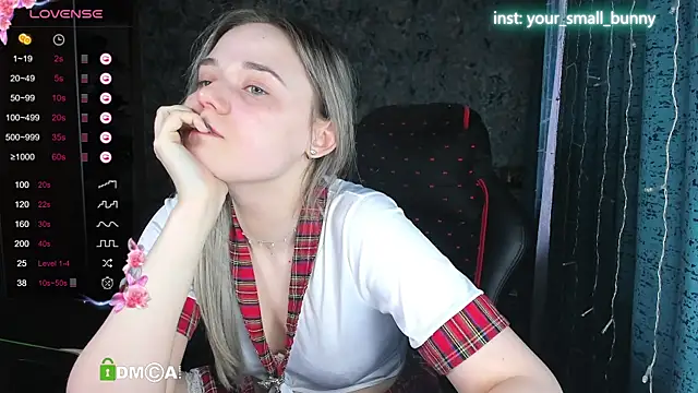 Your small bunny online show from 10/04/25, 02:09