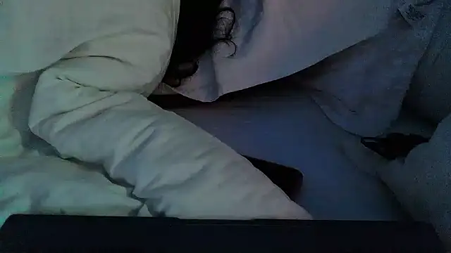 Snapshot of queen-chamss chatting on 05/16/26, 01:02 queen-chamss online show from 05/16/26, 01:02