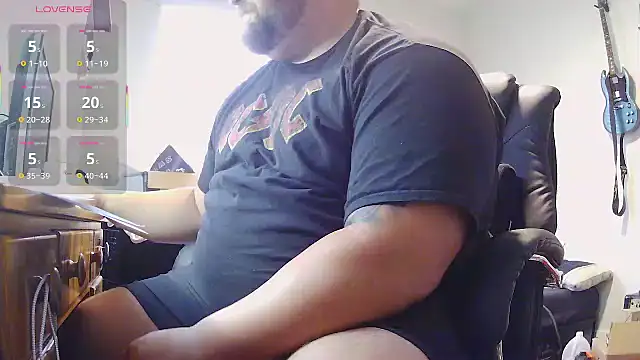 Snapshot of Strong_Bear89 chatting on 09/08/25, 02:27 Strong Bear89 online show from 09/08/25, 02:27