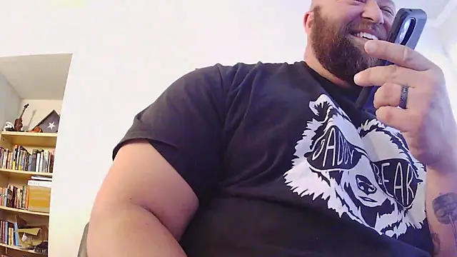 Snapshot of Strong_Bear89 chatting on 11/07/25, 04:40 Strong Bear89 online show from 11/07/25, 04:40