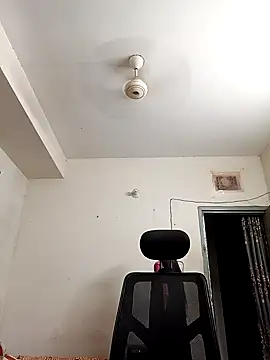 Snapshot of Tisha-01 chatting on 09/20/25, 03:02 Tisha-01 online show from 09/20/25, 03:02