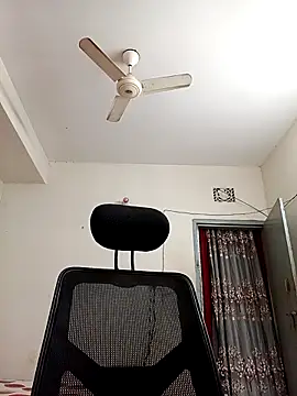 Snapshot of Tisha-01 chatting on 11/05/25, 01:16 Tisha-01 online show from 11/05/25, 01:16