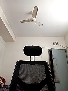 Snapshot of Tisha-01 chatting on 11/23/25, 01:27 Tisha-01 online show from 11/23/25, 01:27