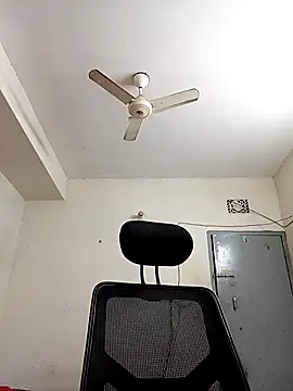 Snapshot of Tisha-01 chatting on 11/27/25, 02:46 Tisha-01 online show from 11/27/25, 02:46