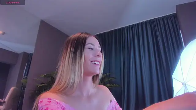 LaurynCopper online show from 02/20/26, 07:10