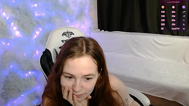 Snapshot of Fox_Lisa chatting on 02/06/25, 08:50 Fox Lisa online show from 02/06/25, 08:50