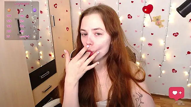 Snapshot of Fox_Lisa chatting on 02/10/25, 11:25 Fox Lisa online show from 02/10/25, 11:25